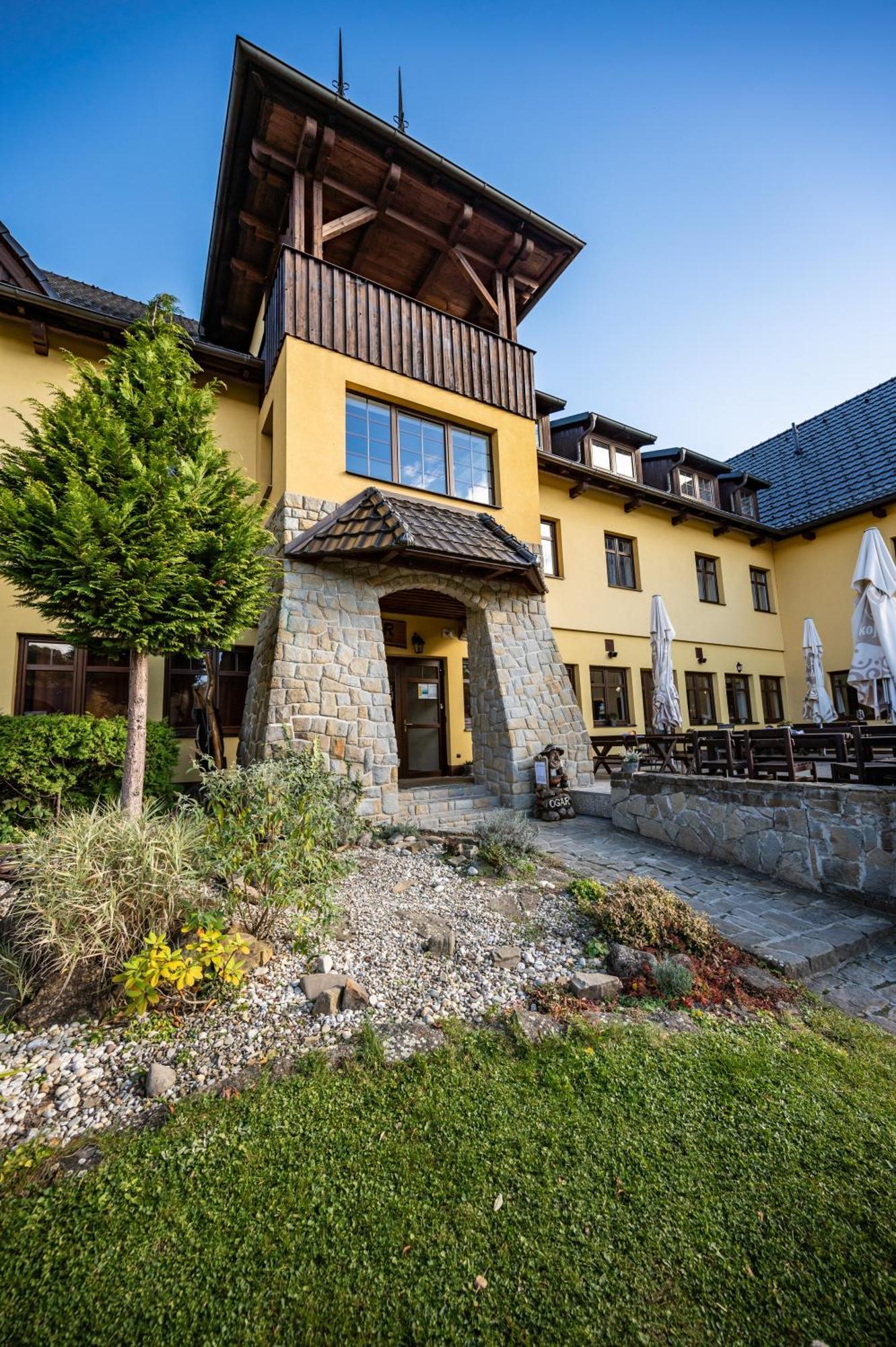 Valassky Hotel A Pivni Lazne Ogar Luhačovice Buitenkant foto